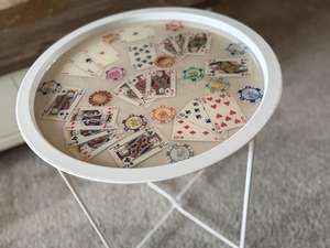 โต๊ะข้างเรซิ่นคาสิโนรอยัล ตกแต่งด้วยไพ่และชิปโป๊กเกอร์ - Product Image 3