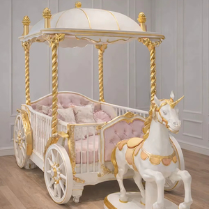 Lit de bébé de luxe en forme de carrosse avec motif cheval et baldaquin – Mobilier de chambre d'enfant de style princesse haut de gamme pour projet de chambre de bébé haut de gamme - Product Image 1