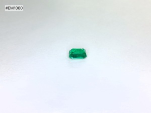 Esmeralda Zambiana 100% Natural de Primera Calidad, Corte Octogonal Facetado, 1.37ct, Gema Suelta de Alta Calidad para la Elaboración de Colgantes y Collares - Product Image 3