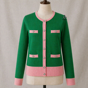 HMR Alfa |   Kapa |   Suéter de Punto Ecológico para Mujer, Diseño Alpha, Cuello Redondo, Casual, Color Rosa y Verde con Botones - Product Image 4