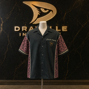 Camisa Y2K con Estampado de Guepardo y Cuello con Botones para Hombre, Oversize, de Corte Cuadrado, Manga Corta, Estilo Urbano Salvaje, con Estampado Animal Personalizado - Product Image 1