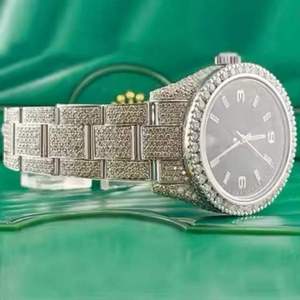 Reloj de Acero Inoxidable con Diamantes de Moissanita Cuadrados de Alta Calidad, Diseño Completamente Escarchado, Disponible para Exportación - Product Image 2