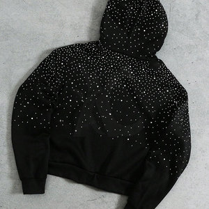 Sudadera con capucha de algodón con pedrería, estilo moderno, ideal para atuendos casuales, viajes y moda urbana. - Product Image 2