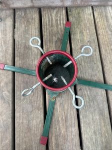 Adjustable Metal Christmas <b>Tree</b> <b>Stand</b> for Natural and Artificial <b>Trees</b> - Product Image 3