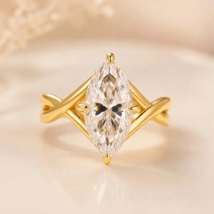 Anillo de Compromiso de Oro Amarillo con Diseño Moderno, Moissanita de 925 Quilates, Corte Marquesa de 3.0 Quilates, con Certificado IGI y Claridad VVS para Mujer - Product Image 4
