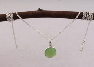Pendentif en argent sterling 925 avec jade vert, collier en pierre précieuse naturelle, bijoux artisanaux faits à la main, vente en gros, style bohème vintage - Product Image 2