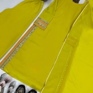 Conjunto de kurti largo y palazzo de georgette sintética pesada con bordado de lentejuelas y dupatta con borde de encaje elegante. - Product Image 1