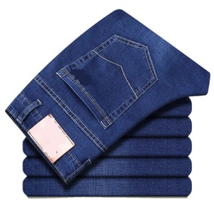 Jeans décontractés bleus en denim délavé coupe droite classique respirant pour hommes, tissu personnalisé, style streetwear, vente en gros - Product Image 3