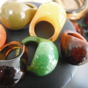 Anillos de Resina de Moda, Anillos de Dedo de Resina de Alta Calidad, Perfectamente Pulidos para Hombres y Mujeres, Anillos para Usar en Fiestas, de Perfect Enterprises - Product Image 3