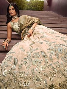 Lehenga Choli de Seda Cosmos para Mujer, con Lentejuelas y Bordado de Hilo, con Dupatta - Product Image 2