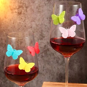 Ensemble de 6 breloques pour verres à vin en silicone coloré en forme de papillon, accessoires de bar réutilisables pour décorations de verres à vin - Product Image 4