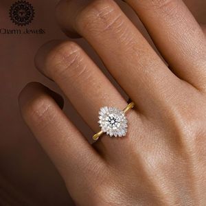 Bague de fiançailles classique pour femme Charm_Jewells en moissanite plaquée or rose, taille coussin, motif floral, sertissage pavé et griffes - Product Image 6