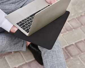 Stylish Business <b>Laptop</b> <b>Sleeve</b> Custom OEM Genuine Leather RED Soft Case High Quality Portable Cover for Men & Women Elegant 2026 - Product Image 2