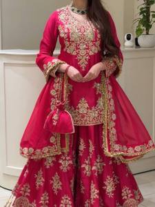 Ensemble de costume 3 pièces en soie naturelle lourde avec broderie et travail de Chiné/Paillettes – Haut cousu, pantalon palazzo et dupatta - Product Image 3