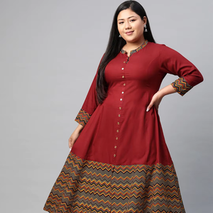 Robe formelle en rayonne et dentelle cambric à imprimé géométrique, col mandarin, manches trois quarts, grande taille, couleur bordeaux pour femme - Product Image 1