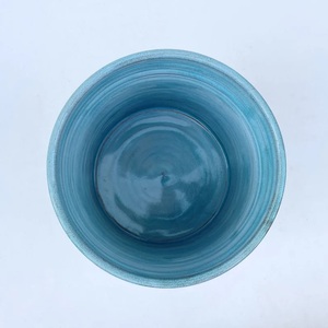 Porta utensilios de cerámica rústico, hecho a mano con acabado texturizado, esmaltado con efecto oceánico, horneado en horno, duradero y resistente al calor, para cocina. - Product Image 4