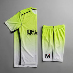 Conjunto completo de camiseta y pantalones cortos de fútbol sublimados personalizados, transpirables y que absorben la humedad, uniforme de fútbol para partidos profesionales - Product Image 5