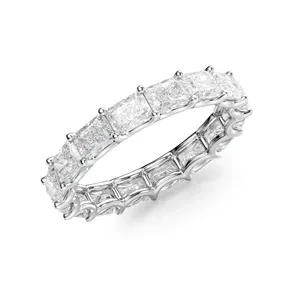 Anillo de Eternidad con Diamantes Cultivados en Laboratorio Lunentia East West Radiant U Prong, Certificado por IGI - Product Image 4