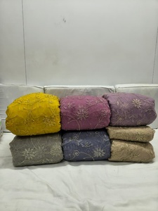 Tela de malla floral premium al por mayor, ligera, con revestimiento de PE, 45 GSM, material de malla bordada con hilo para vestidos y kurtis de mujer - Product Image 5