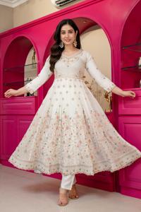 Nouvelle robe Anarkali de créateur avec broderie et travail de sequins, robe Anarkali prête à porter pour les occasions spéciales - Product Image 5