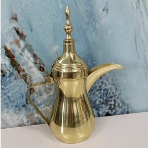 กาแฟอาหรับแบบดั้งเดิมในกระติกดัลลาห์ พร้อมฝาโลหะและหูจับด้านข้าง - Product Image 5
