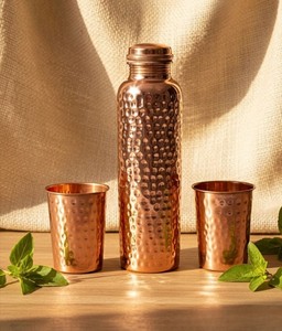 Bouteille en cuivre conçue pour la réussite des listes de produits e-commerce, un produit attrayant pour la vente en ligne et la conversion des clients - Product Image 4