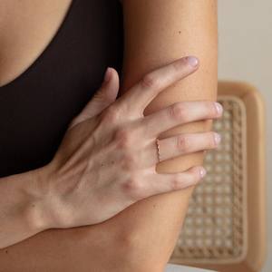 Anillo de Compromiso Delicado con Diamante Cultivado en Laboratorio de Corte Redondo y Banda a Juego para Mujer, Oro Sólido de 14k - Product Image 3