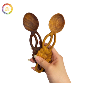 Cuillère en bois, ustensile de cuisine pour la cuisson de soupes, de riz et de sauces - Product Image 1