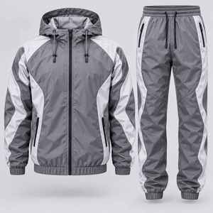 Conjunto de Chaqueta y Pantalones Cortavientos de Nailon para Hombre de Alta Calidad con Diseño OEM, Logotipo Personalizado Serigrafiado y Forro de Malla, Trajes Deportivos Personalizados - Product Image 1