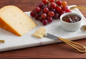 Juego de espátulas para queso de diseño antiguo con mango dorado y tabla de cortar, ideal para uso en la cocina, vajilla y uso doméstico. - Product Image 6