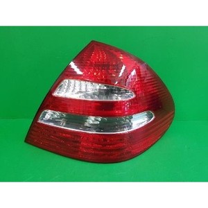 Luz Trasera Derecha Usada para Clase E A2118200464 - Product Image 1