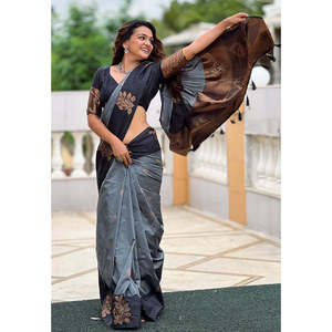 Sari de soirée élégant Medha pour l'hiver, gris, en soie douce, avec bordure florale et contraste tissé Zari pour femmes par Elite Weaves - Product Image 1