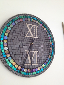 Horloge murale en fer suspendu en verre mosaïque de style antique Design moderne à une face avec affichage d'aiguilles en métal de haute qualité - Product Image 2