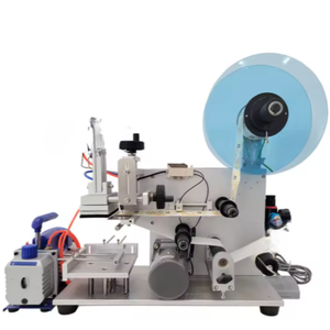 Machine d'étiquetage pneumatique pour bouteilles plates LT 60, haute précision, semi-automatique, pour surfaces plates en plastique - Product Image 3