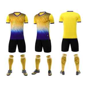 Vêtements de sport d'extérieur pour jeunes, sublimation personnalisée, couleurs, style, tissu et logo sur mesure, ensemble deux pièces (maillot et short) pour le football. - Product Image 5