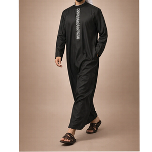 Thobe islamique élégant pour hommes, robe longue musulmane modeste pour tenue religieuse formelle - Product Image 2