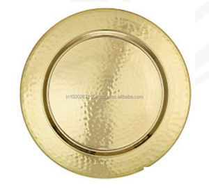 Assiette de service en métal martelé à la main pour les mariages à destination ou les fêtes à thème avec une esthétique rustique et luxueuse - Product Image 4
