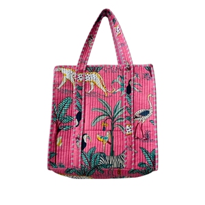 กระเป๋าโท้ทลายสัตว์สีชมพูสวยงามสดใส กระเป๋าโท้ทสำหรับเดินทางขนาดใหญ่ กระเป๋าโท้ทผ้าฝ้ายพิมพ์ลายบล็อกซิปสำหรับฤดูร้อน - Product Image 1