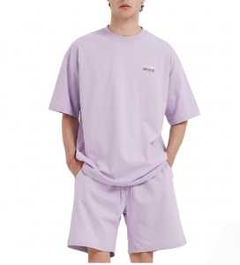 ชุดเสื้อยืดโอเวอร์ไซส์สีม่วงลาเวนเดอร์และกางเกงขาสั้นสำหรับผู้ชาย ปี 2026 ชุดลำลองสไตล์สตรีทแวร์สำหรับฤดูร้อน ชุดเข้าชุดใส่สบาย ผ้าฝ้ายเนื้อนุ่ม ทรงหลวม - Product Image 4