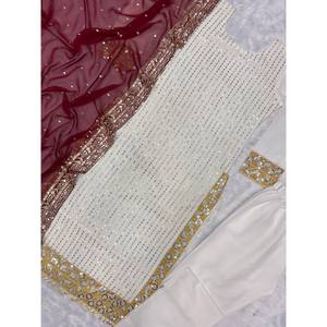 Ensemble de costume en mousseline de soie de créateur avec broderie fantaisie et travail de sequins - Product Image 6