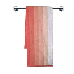 Serviette de plage en velours de haute qualité, à carreaux noir et blanc, antimicrobienne, écologique, personnalisable en coton pour usage quotidien - Product Image 3