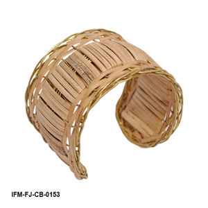 Bracelet en rotin tressé Ravyntra Weavecrest fait main : Bracelet en fibre naturelle tressée avec élégants accents en fil de laiton et style durable - Product Image 1