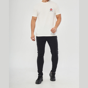 เสื้อยืดคอกลมแขนสั้นผู้ชายสไตล์มินิมอล ผ้าฝ้าย 100% สวมใส่สบาย ปักโลโก้ตามสั่ง ผลิตโดย Impact Flex Apparel - Product Image 4