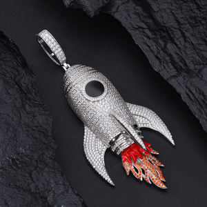 Pendentif fusée Iced Out en alliage plaqué rhodium avec strass en cristal, breloque Hip Hop, cadeau unisexe - Product Image 1