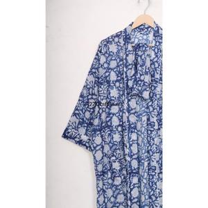 Bata de mujer de lujo hecha a mano con cuello en V, estampado floral, manga larga tres cuartos, 100% algodón, suave, transpirable y de secado rápido. - Product Image 4