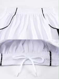 เสื้อฟุตบอลผู้ชายสีแดงพร้อมกางเกงขาสั้นสีขาว ชุดทีมผู้ใหญ่ ผ้าโพลีเอสเตอร์ ระบายอากาศได้ดี - Product Image 4