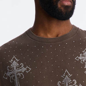 Camiseta Moderna de Manga Corta con Cuello Redondo y Diseño de Cruz con Pedrería, Estilo Urbano, Tela Jersey, Corte Regular - Product Image 4