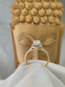 แหวนทองคำขาวประดับเพชรทรงคุชชั่นสุดหรู พร้อมเพชรข้าง ดีไซน์ประณีต ผสมผสานเสน่ห์วินเทจและความงดงามทันสมัย - Product Image 3