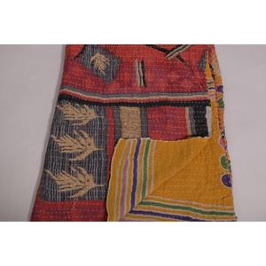 ผ้าห่มควิลท์แฮนด์เมดลายดอกไม้สไตล์วินเทจจากลาวีนาส ผ้าฝ้ายอินเดียสไตล์โบโฮ ใช้ได้ทั้งสองด้าน เป็นมิตรกับสิ่งแวดล้อม เหมาะสำหรับทุกฤดู - Product Image 6