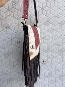 กระเป๋าหนังวัวแท้แฟชั่นขายส่ง งานแกะสลักลายมือ กระเป๋าสะพายข้างสไตล์โบฮีเมียน กระเป๋าขายดีสำหรับผู้หญิง ใช้งานได้หลากหลาย - Product Image 2